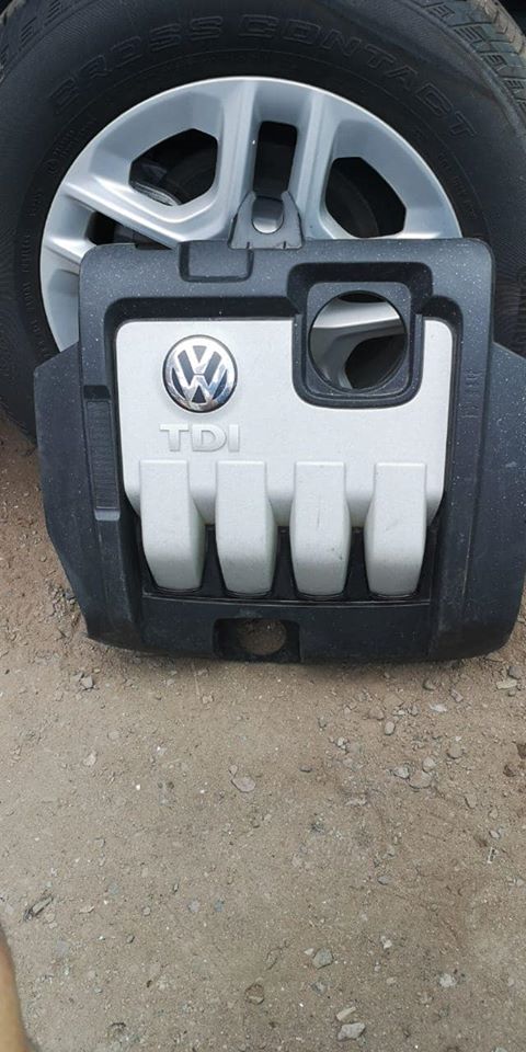 TAPA DE MOTOR VOLKSWAGEN JETTA 2006 AL 2010